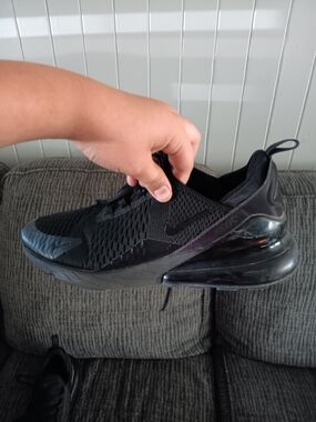 Nike Men's Black/Charcoal Air Max 270-Style Sneakers